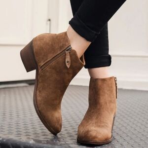 Thursday Downtown Boots Camel Tan Suede chunky heel Booties Size 9